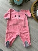 Grenouillère / pyjama velour chaud Petit Bateau rose taille 3 mois avec motif chat