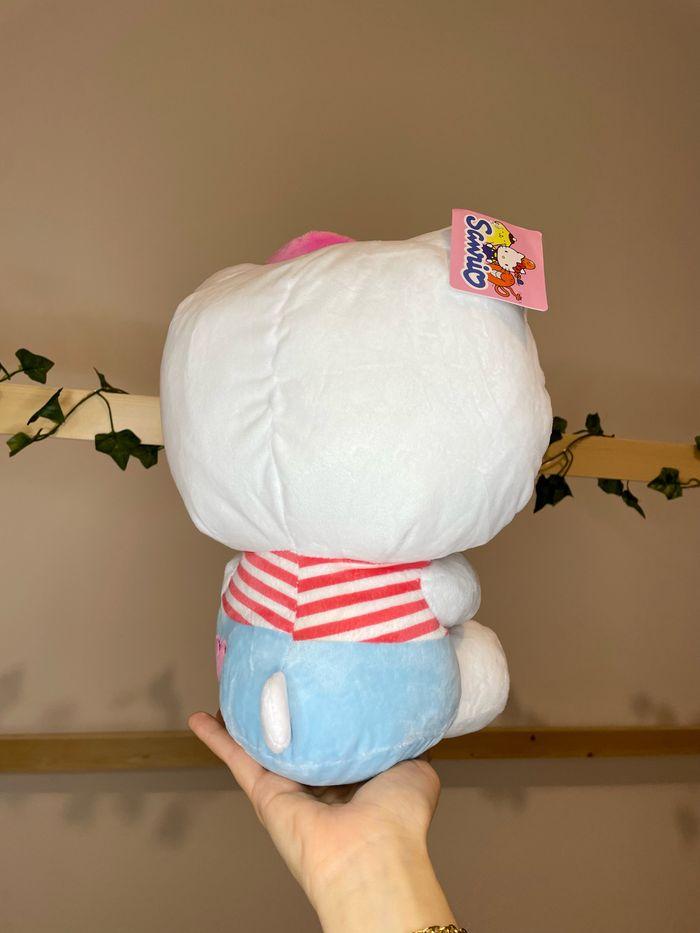 Peluche Hello Kitty avec la fraise - photo numéro 3