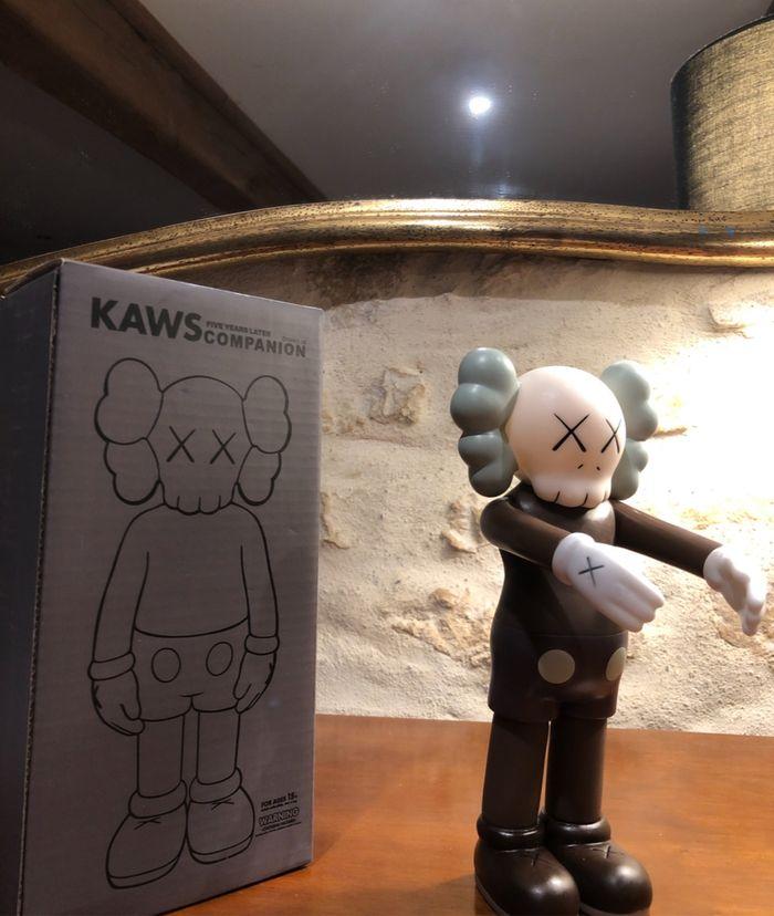 figurine KAWS café (by Medicom Toys) - photo numéro 1