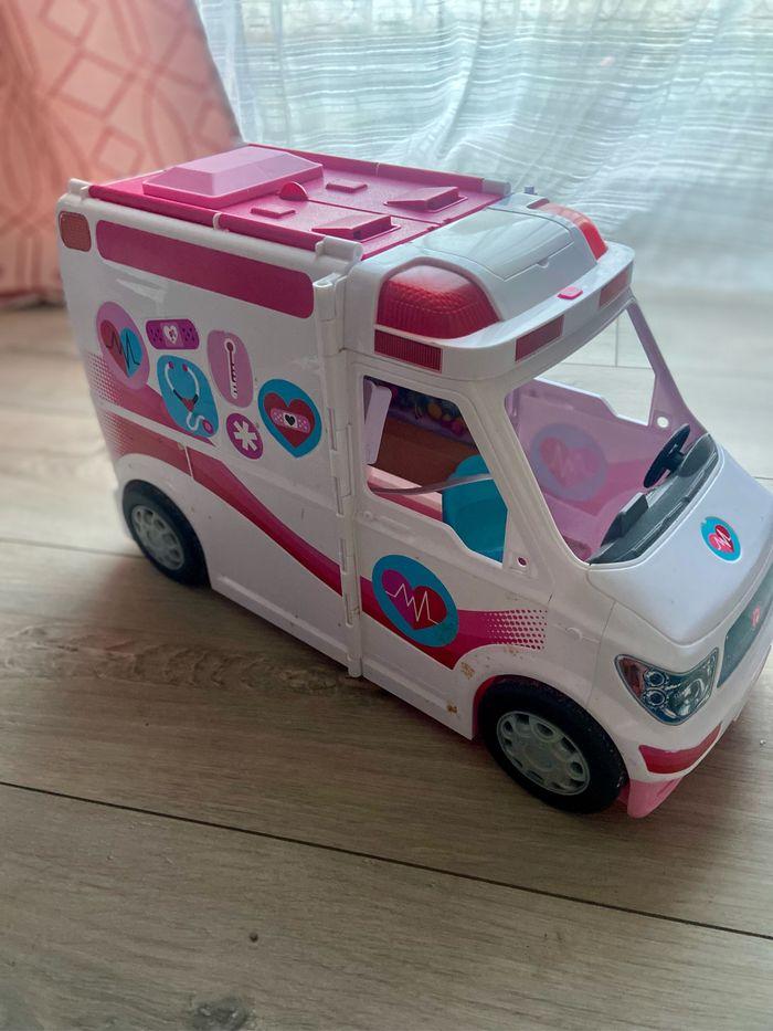 Ambulance Barbie - photo numéro 1