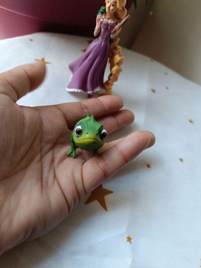 Figurine figura raiponce rapunzel tresse peinture paint Disney princesse bullyland pascal cameleon - photo numéro 4