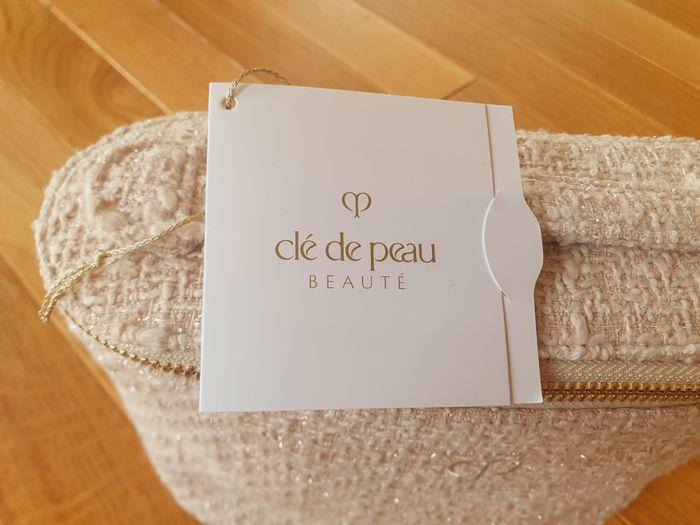 Vanity Case "CLE DE PEAU BEAUTE" neuf avec étiquette. - photo numéro 2