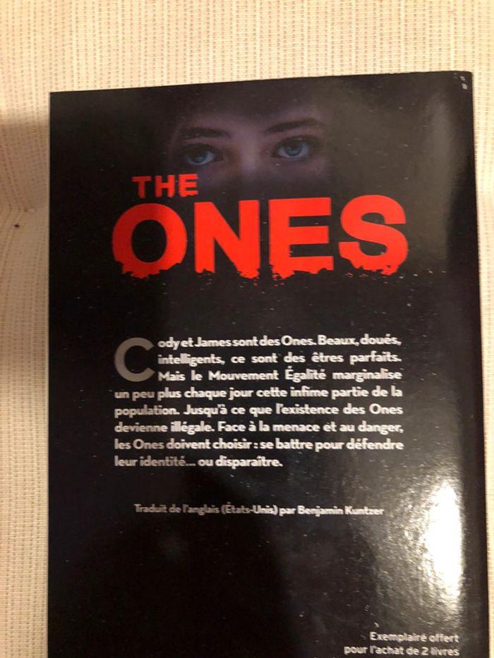 Livre the ones - photo numéro 3