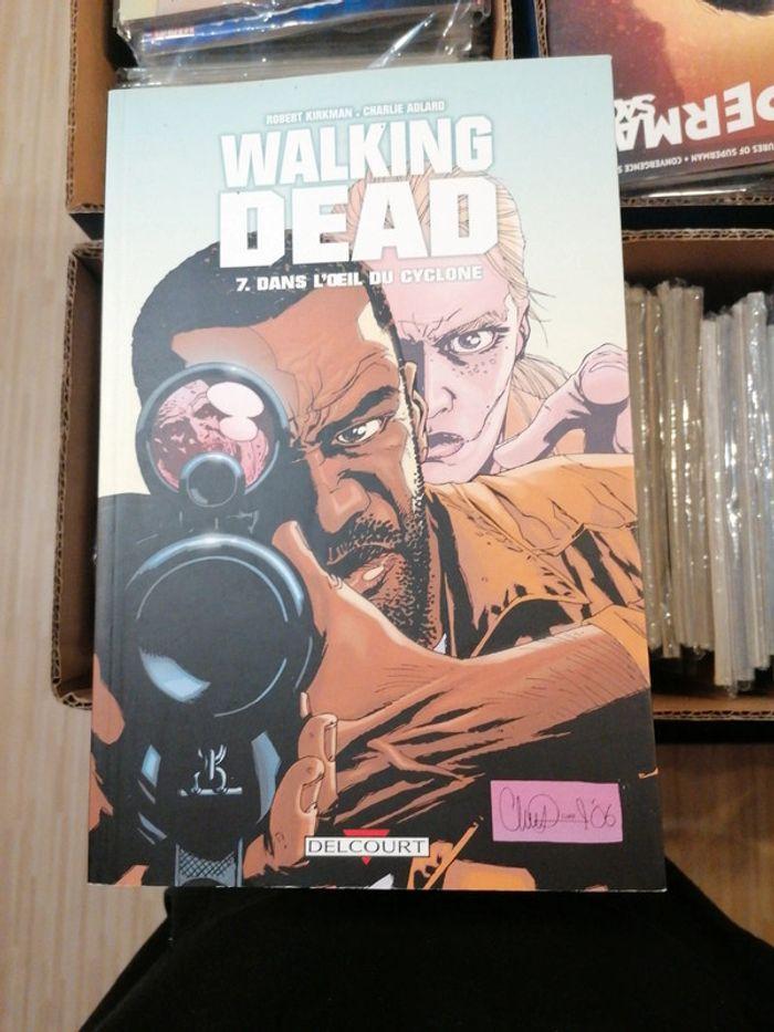 Lot de 10 comics bd walking dead tome 1 à 10 - photo numéro 4