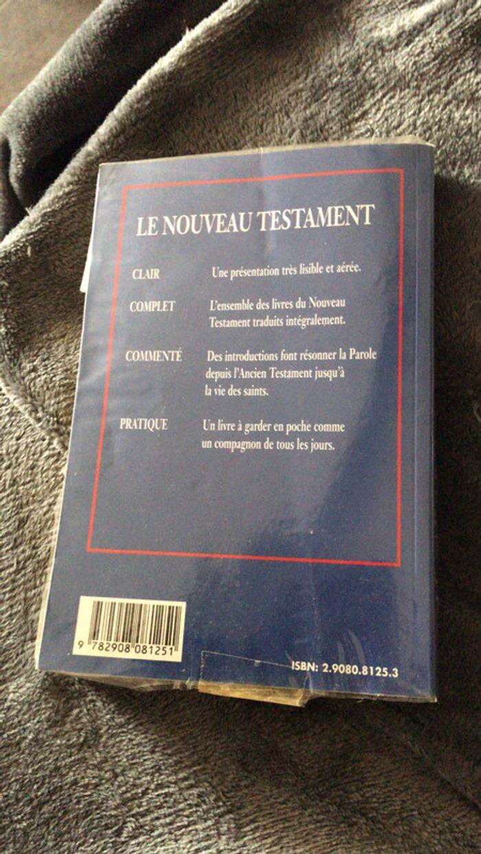 Livre le nouveau testament - photo numéro 2