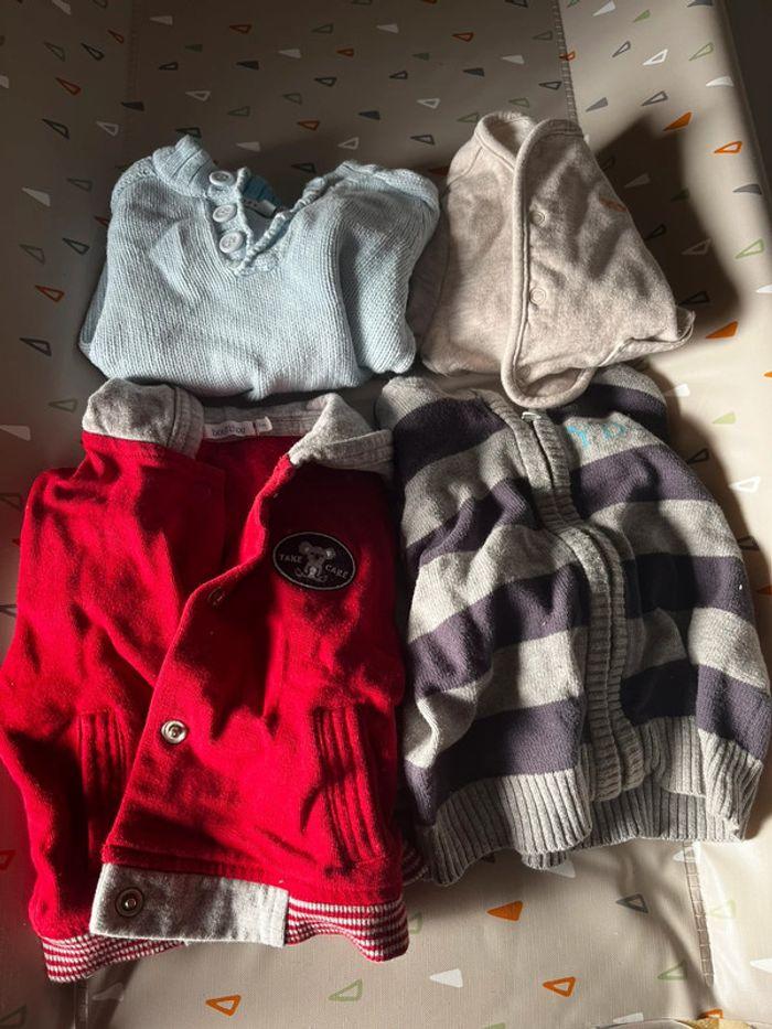 Lot de 4x gilets/ pull en 6 mois - photo numéro 1