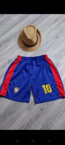 Short de foot Barcelone 12 ans bon état 1€