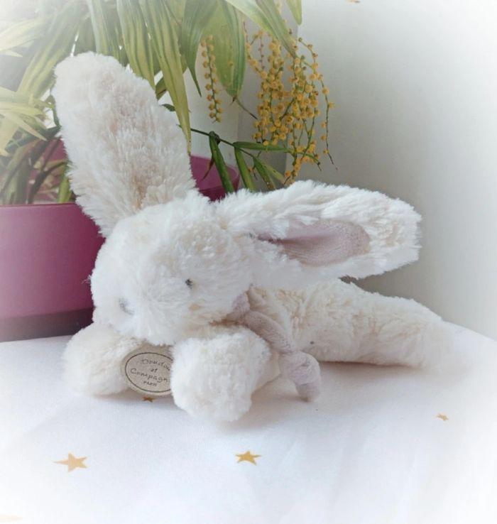 Peluche plush doudou Teddy petit small lapin blanc white allongé couché bunnies Bunny Compagnie - photo numéro 1