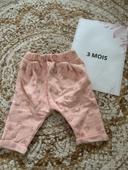 Pantalon rose avec papillons dorés