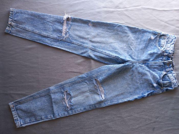 Jeans troué - photo numéro 1