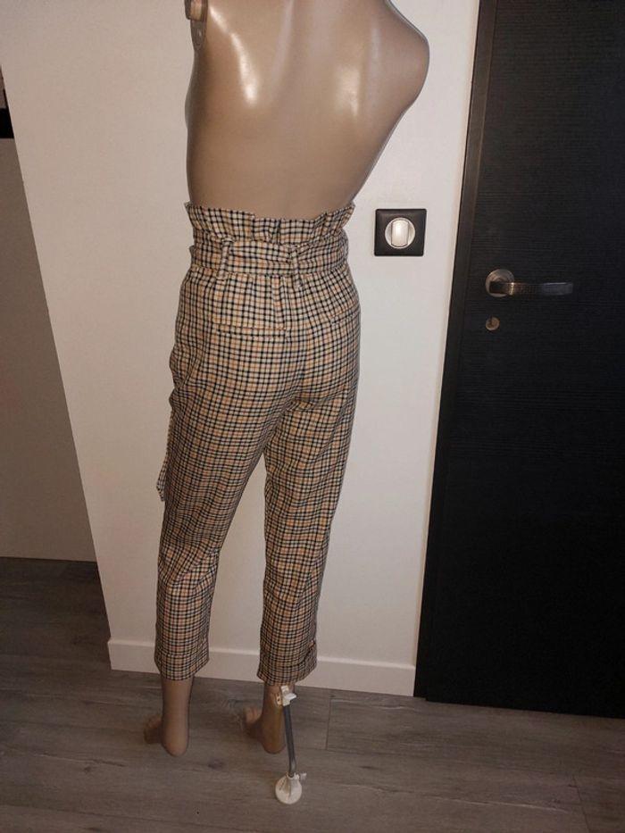 Pantalon 3/4 bershka taille 34 jamais porté - photo numéro 3