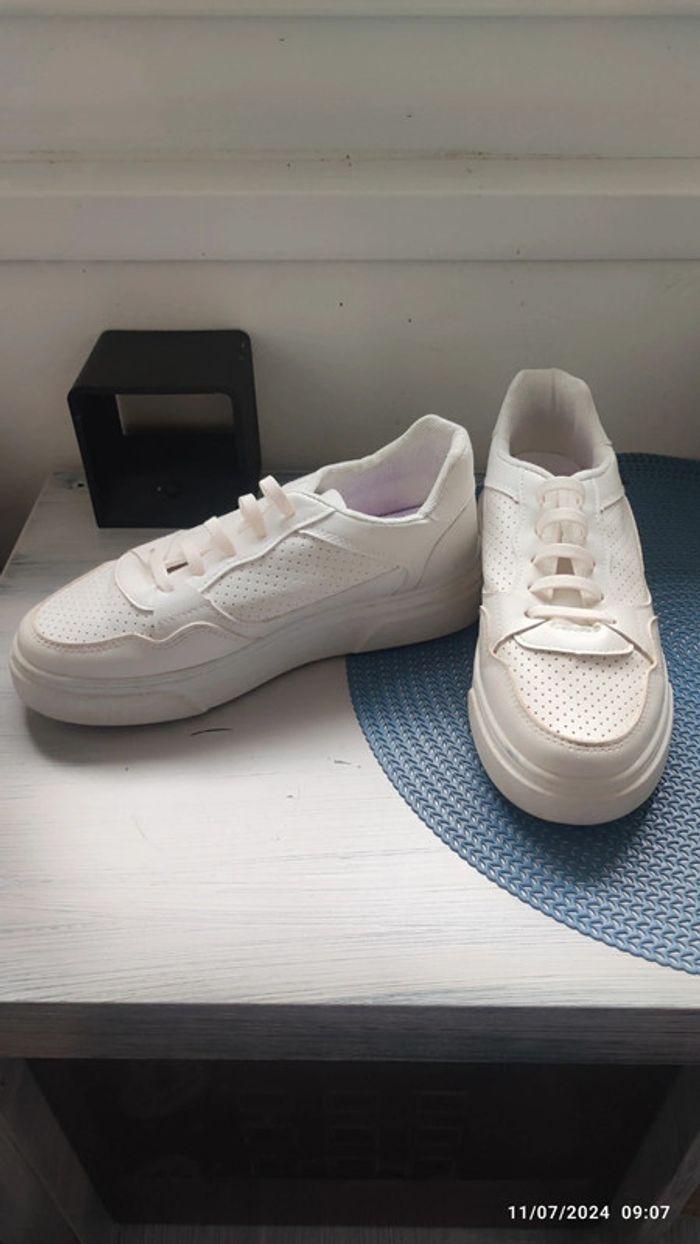 Paire de baskets blanches p38 - photo numéro 1