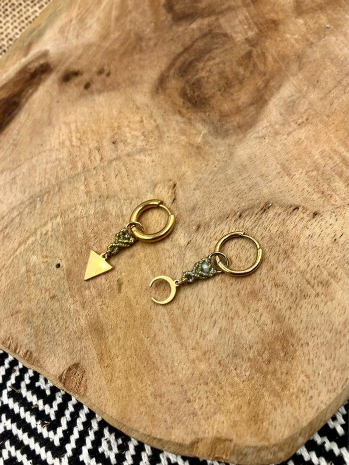 Boucles d’oreilles petites créoles en macramé lune et triangle - photo numéro 1