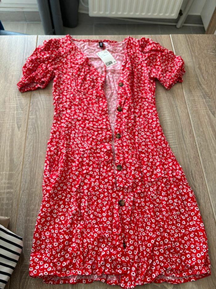 Robe rouge à fleurs h&m - photo numéro 1