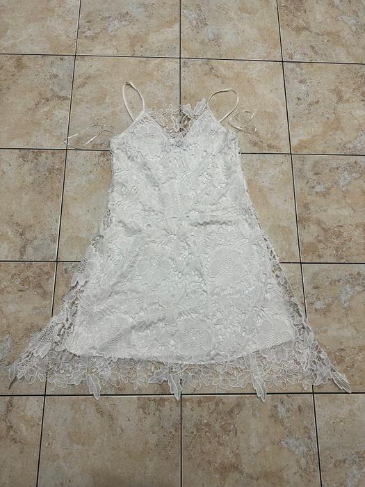 Robe blanche à dentelles Zara - Taille S - photo numéro 1