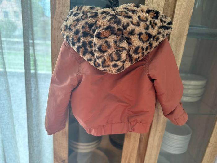 Veste avec capuche Rose/Leopard réversible 18/24 mois - photo numéro 2