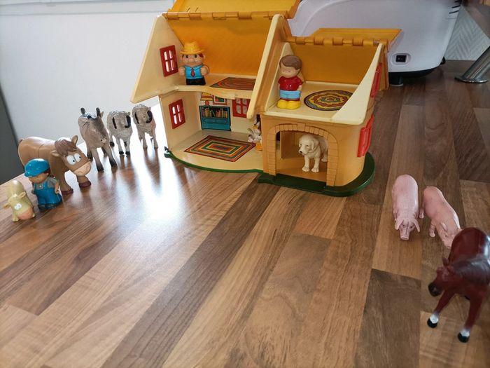 Ferme valisette avec figurines personnages et animaux - photo numéro 6