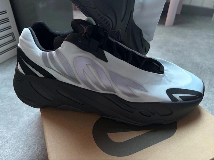 Yeezy 700 MNVN Bleu Thint 45,5 - photo numéro 4