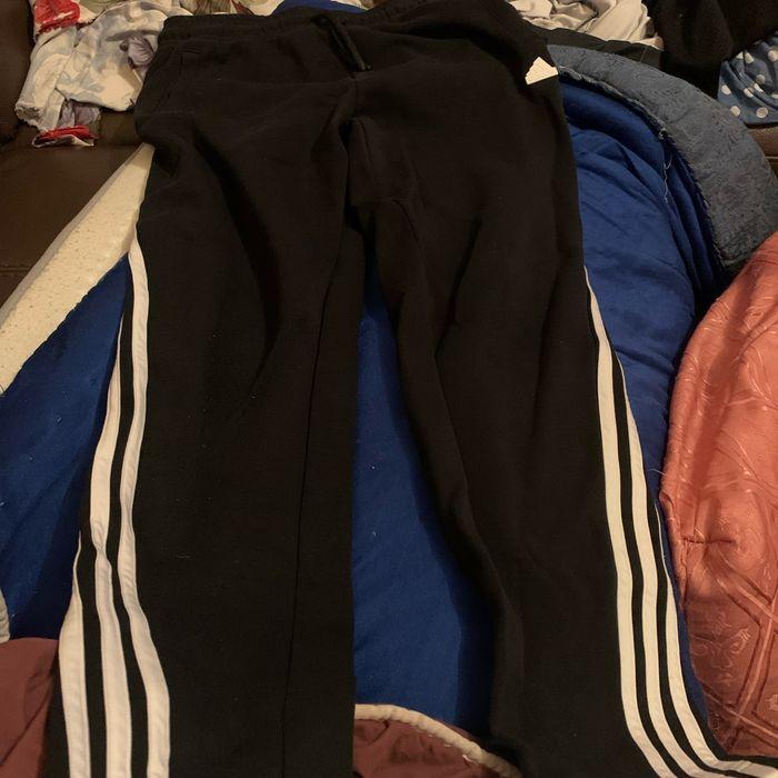 Vend pantalon survêtement adidas - photo numéro 2