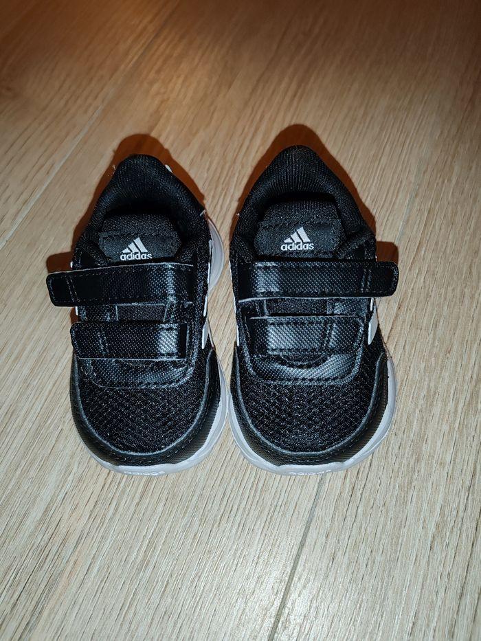 Basket Adidas taille 18 - photo numéro 2