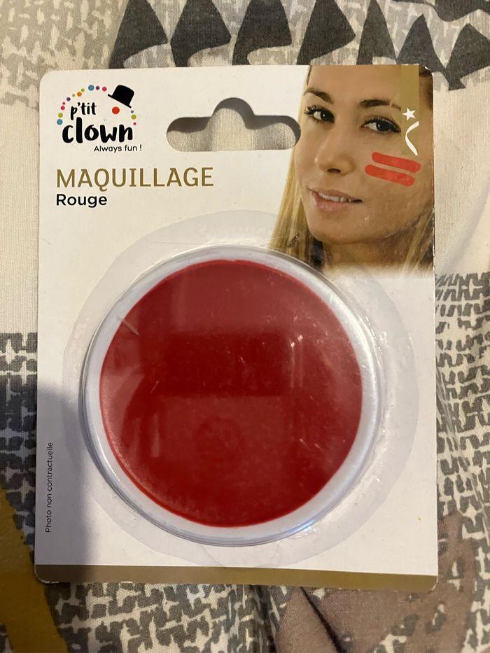 Maquillage rouge - photo numéro 1