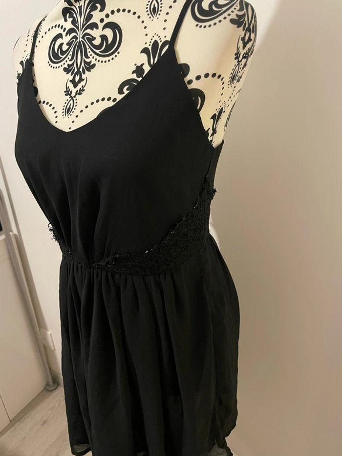 Robe noir à bretelle dentelle côté bas évasé Daisy street taille 38 - photo numéro 2