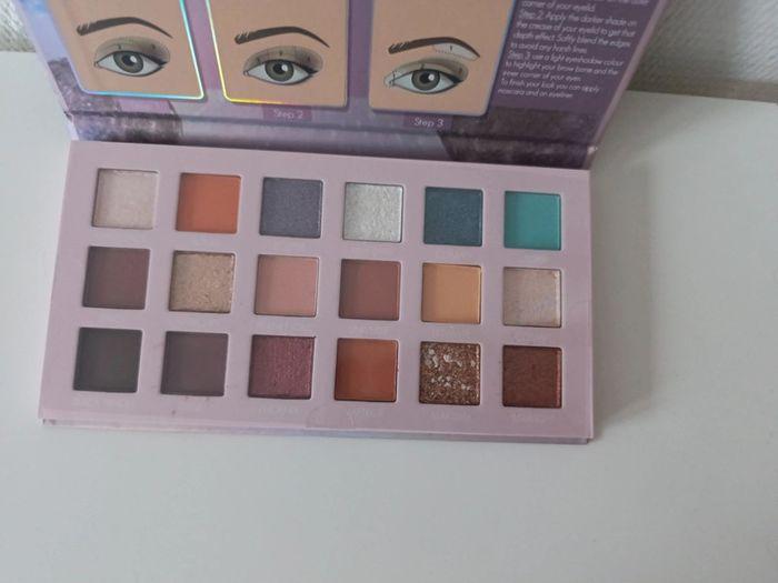 💄Palette Hyperspace Fab Factory 18 fards à paupières💄 - photo numéro 5