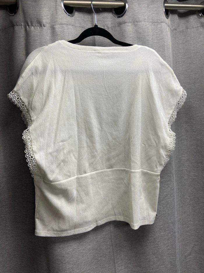 Tee shirt/ blouse taille 2 - photo numéro 3