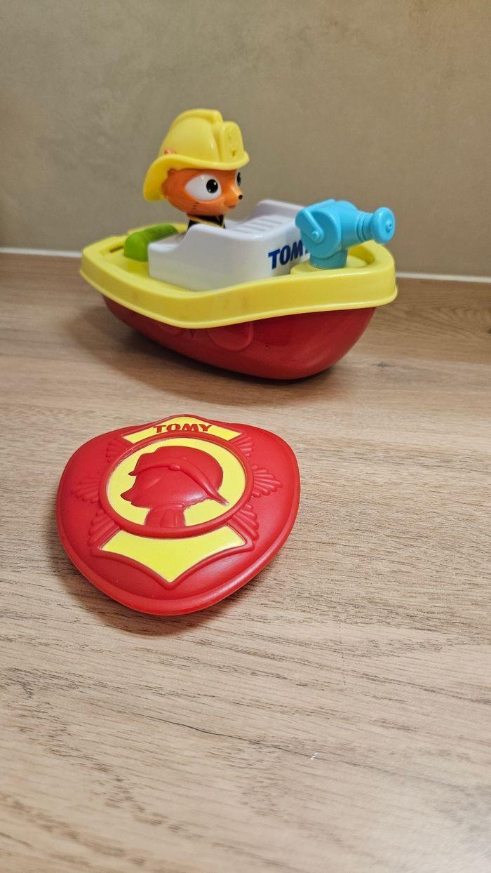 Mon bateau de pompiers Tut & Go Tomy - Jouet pour le bain - photo numéro 2