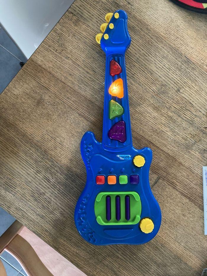 Guitare lumineuse pour enfant - photo numéro 4