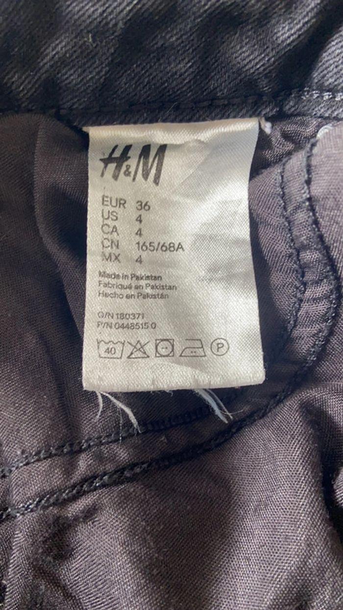 Jean troué noir H&M taille 36 - photo numéro 3