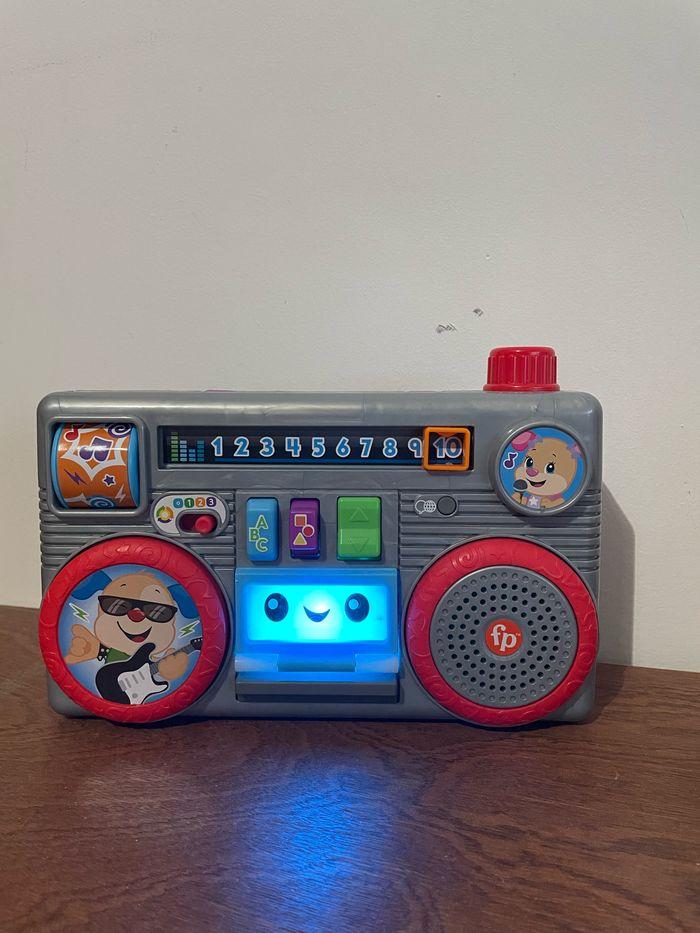 Radio Fisher Price en très bon état - photo numéro 1