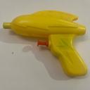 Pistolet à eau jaune