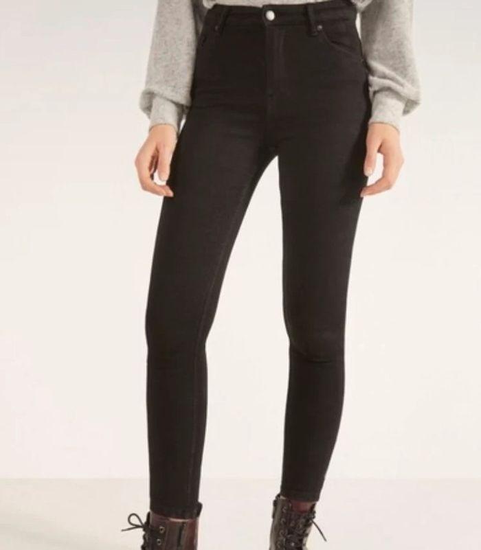 Jean skinny taille haute noir Bershka NEUF - photo numéro 1