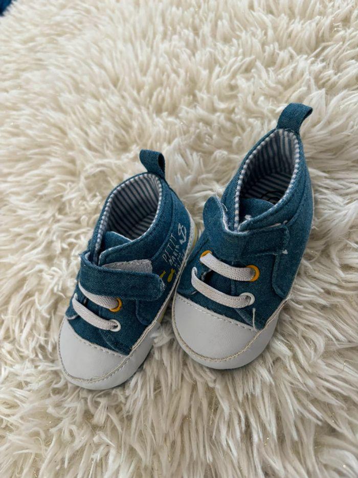 Joli chaussure de bébé taille 3/6mois - photo numéro 1