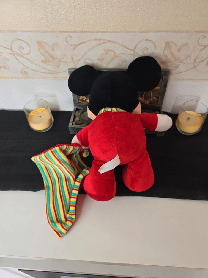 Doudou bébé Mickey rouge avec mouchoir Disney - photo numéro 3