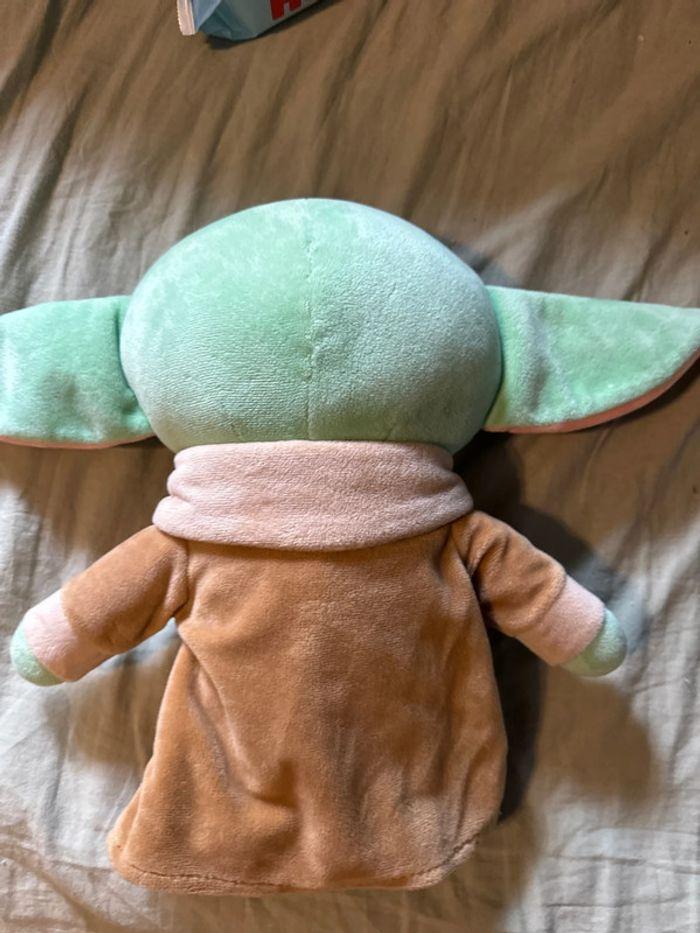 Peluche Yoda qui s illumine - photo numéro 2