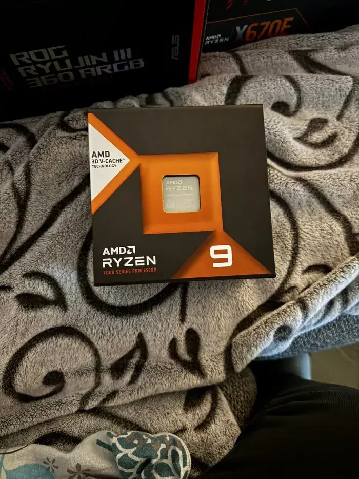 Processeur AMD Ryzen 9 7950X3D NEUF - photo numéro 2