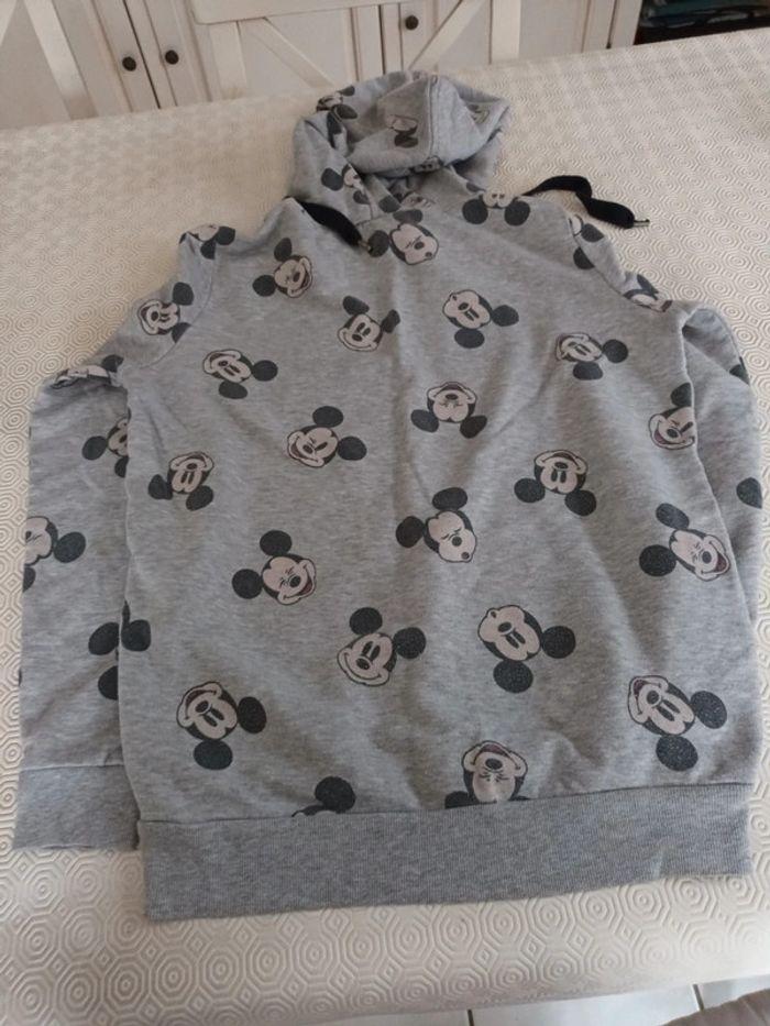 Sweat-shirt Disney gris à capuche taille M. Très bon état - photo numéro 5