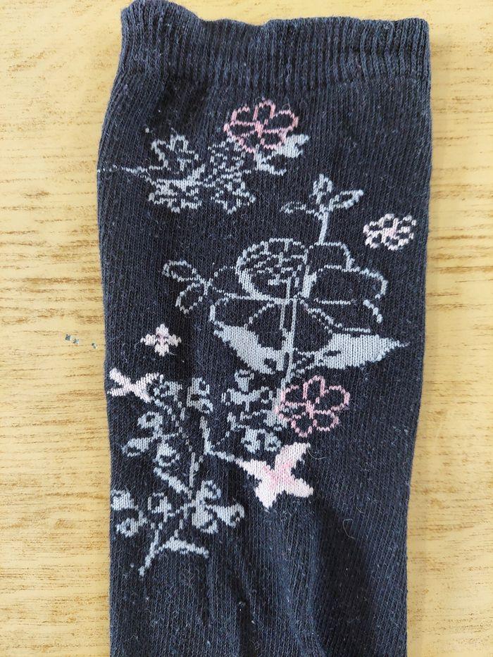 Chaussette 🧦 noire à motif fleur 🌸 pointure 38-41 - photo numéro 2