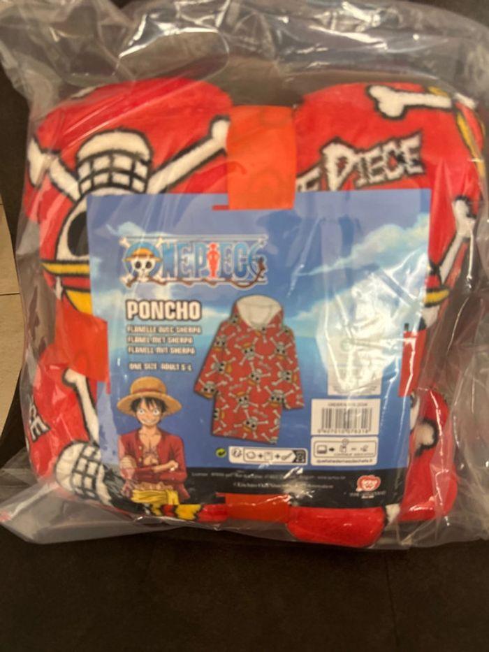 Poncho à capuche One Piece - photo numéro 2