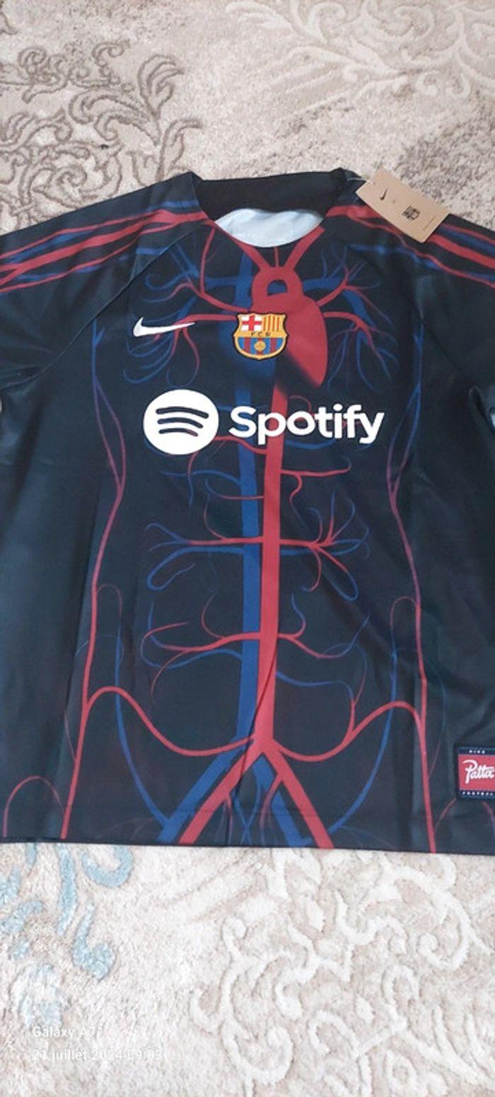 Barcelone third concept  Maillot Domicile 24/25 taille L neuf emballer - photo numéro 4