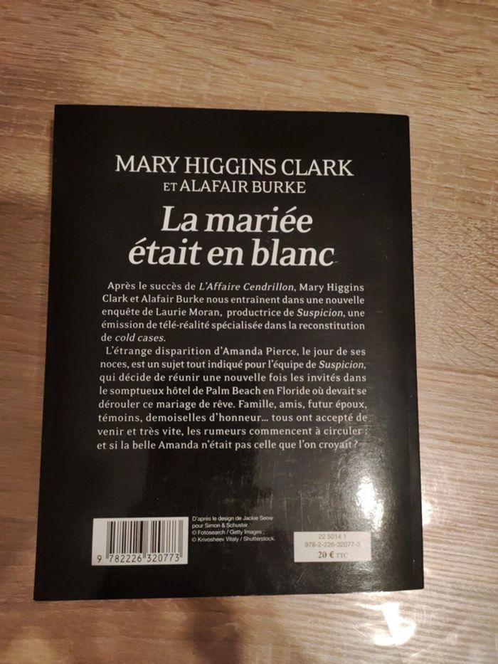 Mary Higgins Clark La mariée était en blanc - photo numéro 2