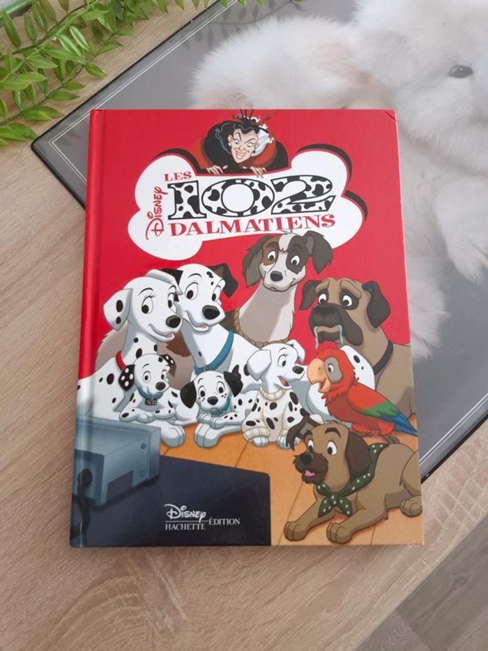 Livre Les 102 dalmatiens / Hachette 2001 - photo numéro 1