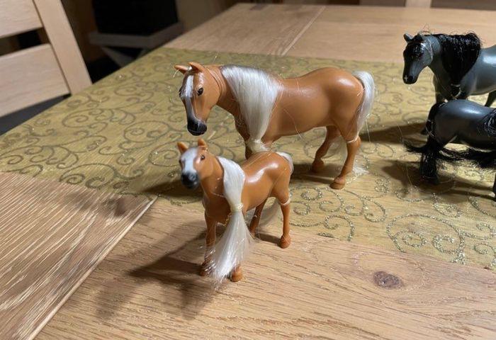 Lot de chevaux en plastique - photo numéro 2