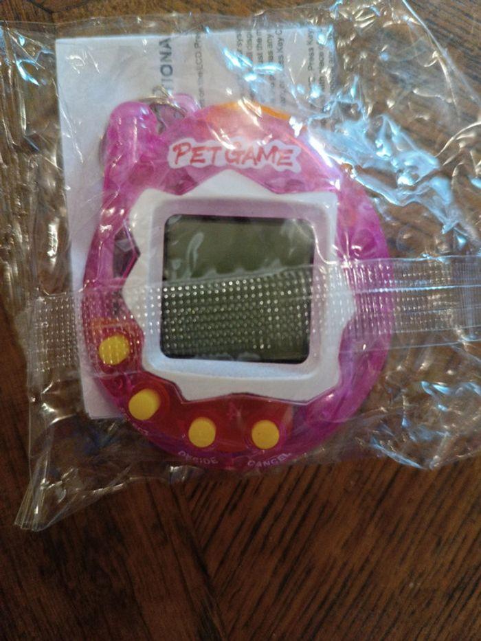 Tamagotchi rose transparent - photo numéro 1