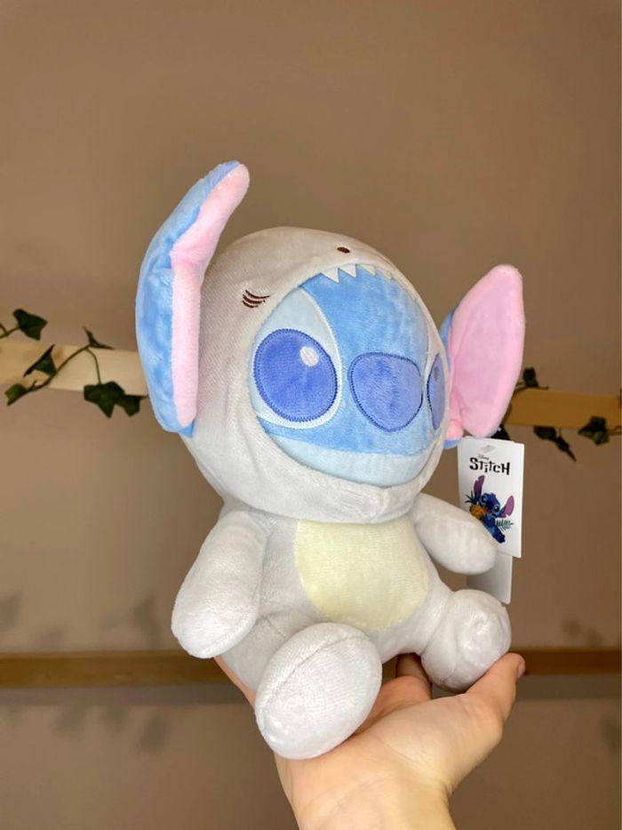 Peluche Disney Stitch déguisement Requin 🦈 - photo numéro 15