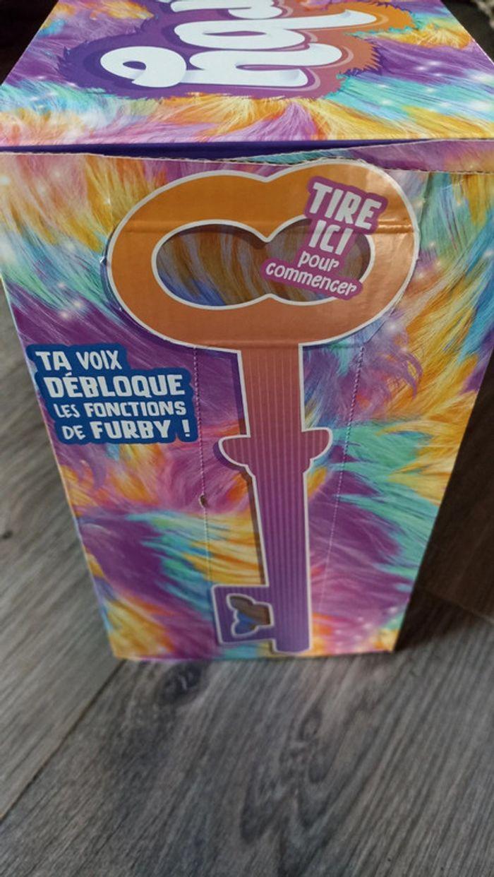 Furby arc en ciel - photo numéro 2