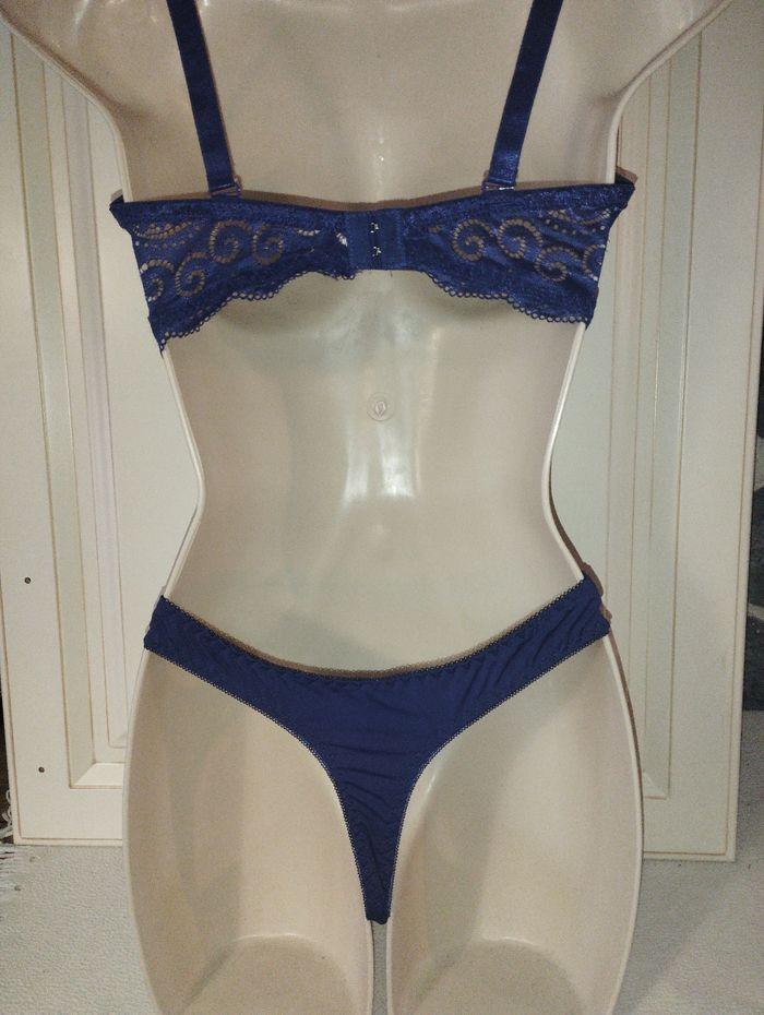 Ensemble de lingerie neuf avec armatures et rembourrage et string pour le bas. 95C L pour le string - photo numéro 4