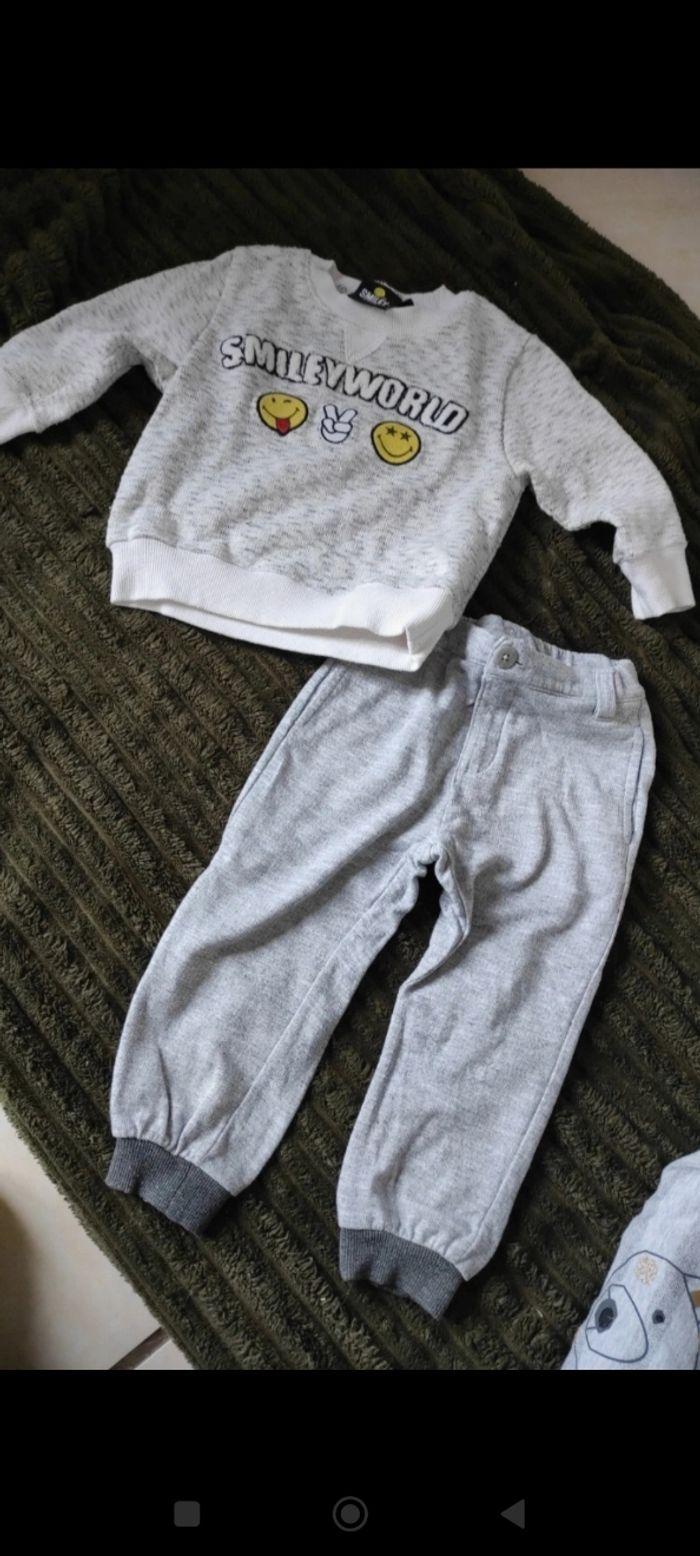 Pantalon et pull smiley